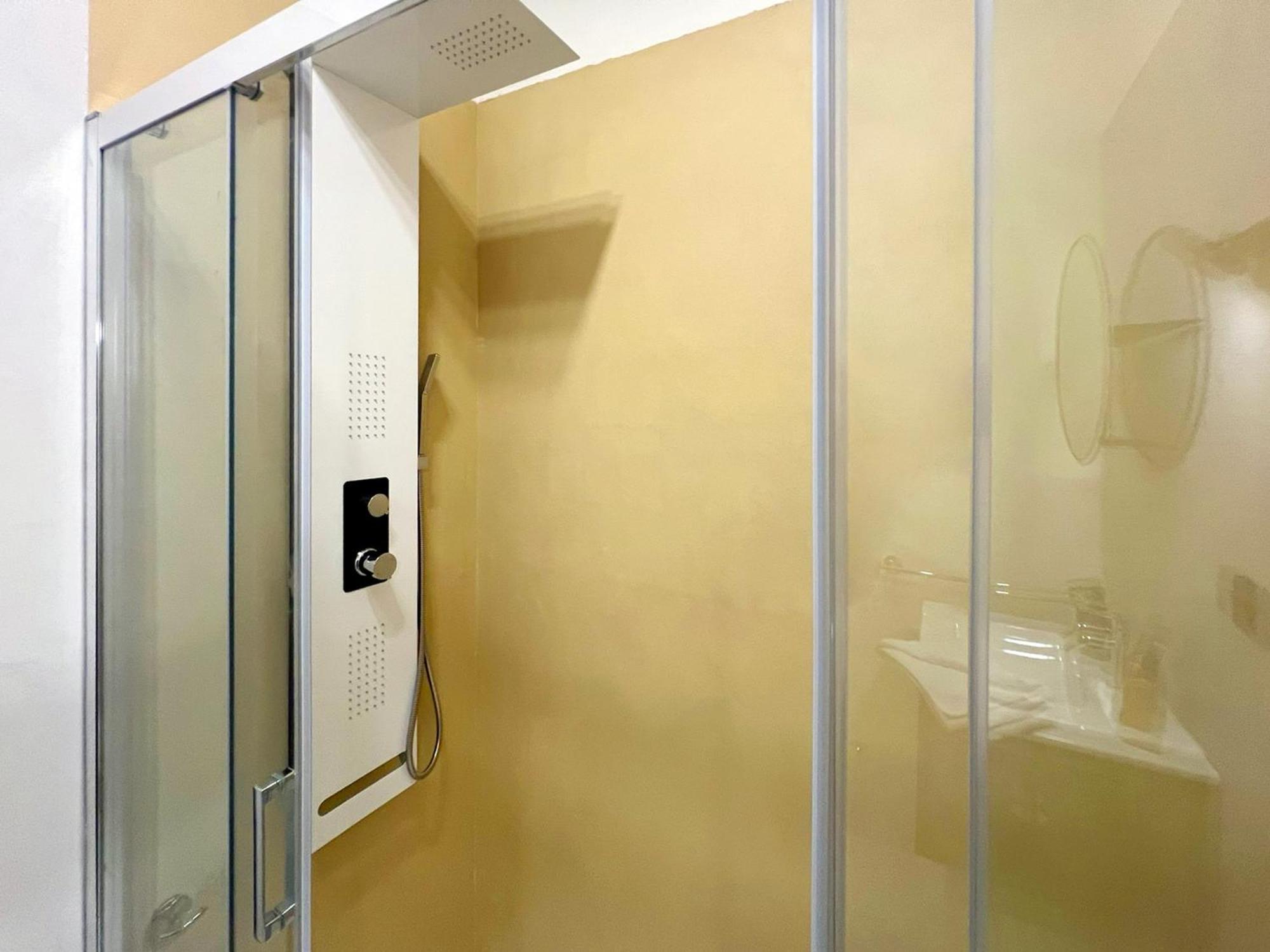 Central With Hydromassage Shower And Elevator * Perugia